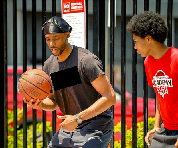 Jackson Kelly training basketball players in kitchner-waterloo,ontario